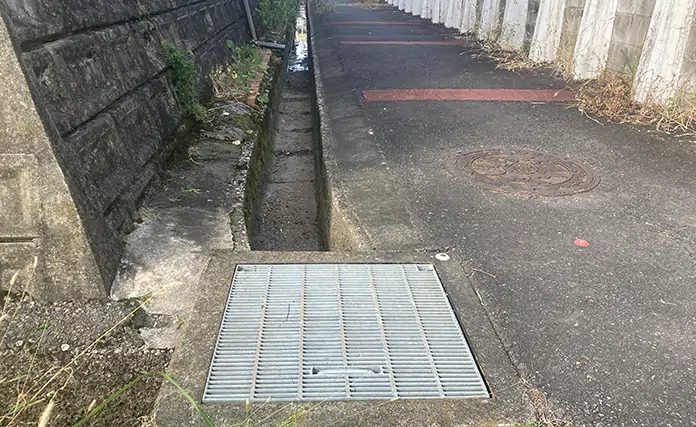 側溝工事の様子